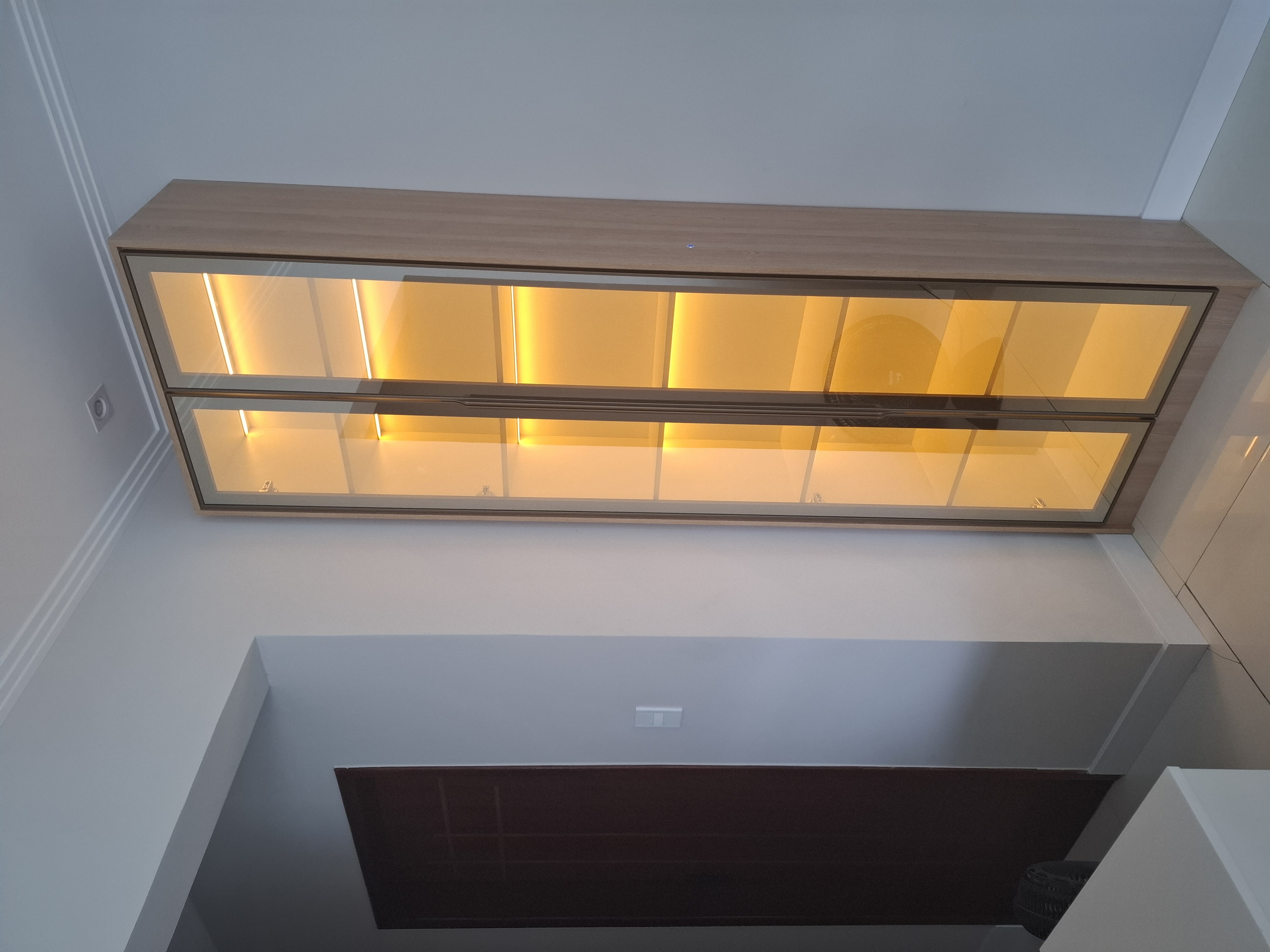 Armário com iluminação embutida